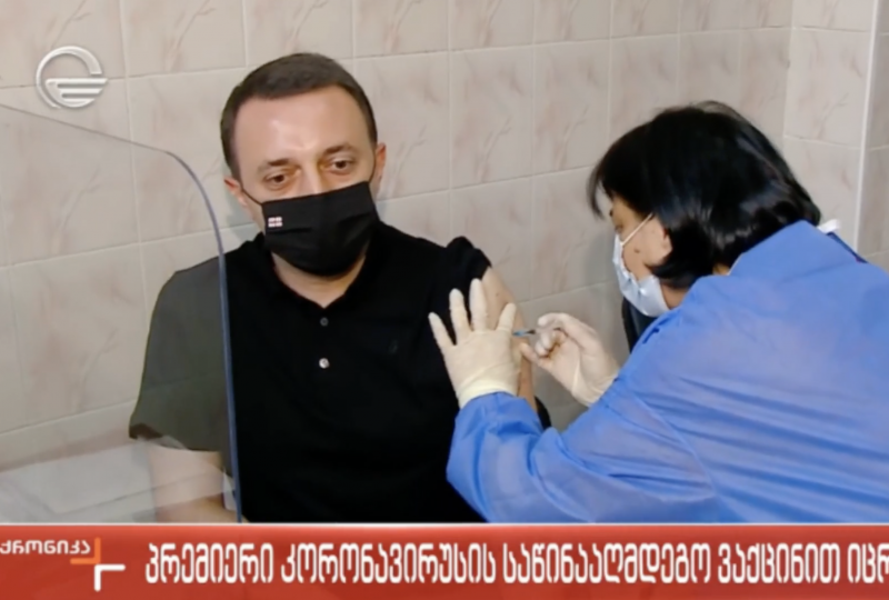 Премьер Грузии привился вакциной Pfizer
