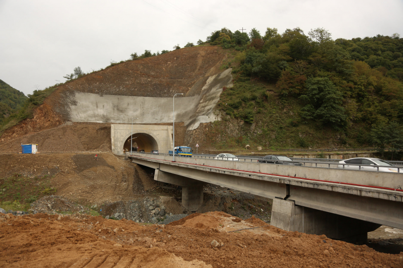 Открыт первый двухкилометровый участок новой дороги Рикотского перевала