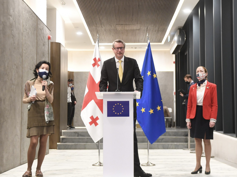 Посол ЕС в Грузии выразил сожаление из-за потасовки Мелия и Кобахидзе