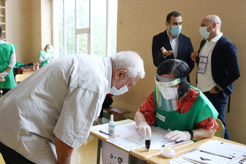 В ЦИК Грузии призвали провести пересчет голосов на всех проблемных участках