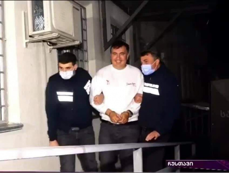 В тюрьме пояснили, что Саакашвили приветствовал сторонников из окна душевой комнаты