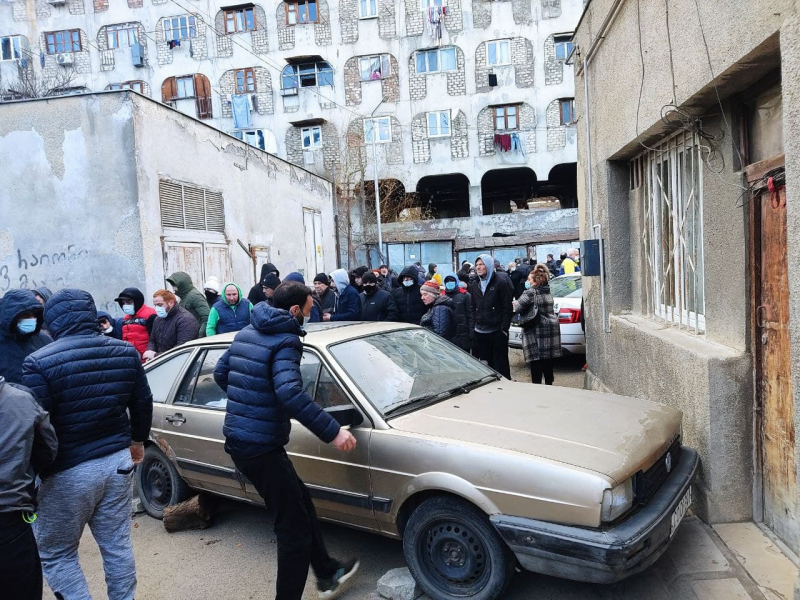 Беженцы провели акцию протеста возле Минздрава Грузии