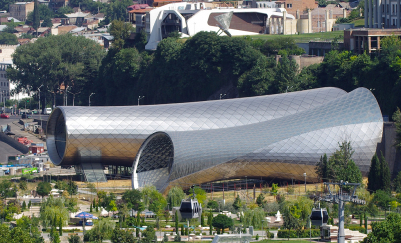 В Тбилиси «Трубы» архитектора Фуксаса продали с седьмой попытки