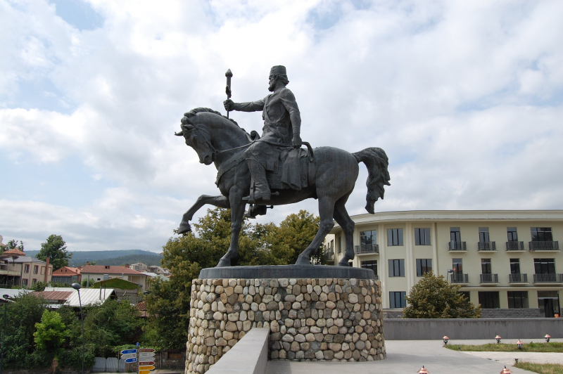 Молебны и протесты – в Грузии спорят о Георгиевском трактате и роли царя Ираклия II