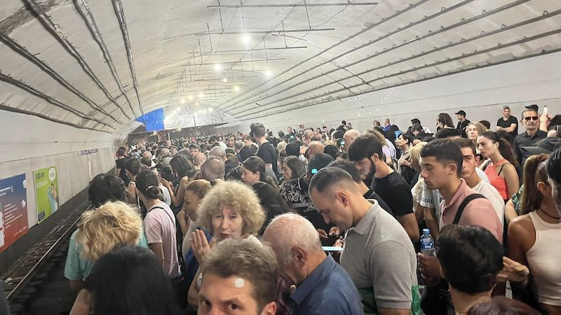 Коллапс в метро Тбилиси – станции «Театр Ахметели» обещают дополнительный вход