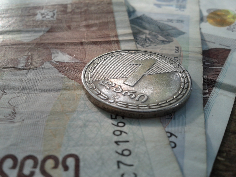 Официальный курс лари к доллару и евро на 13 октября