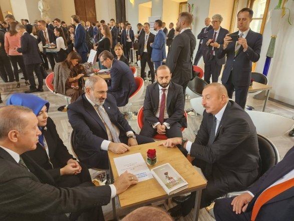 Пашинян, Алиев и Эрдоган встретились в Праге  