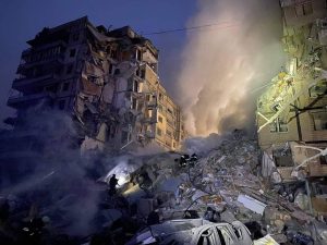 Россия дважды за день обстреляла Украину: трагедия в Днепре — ракета попала в девятиэтажный дом