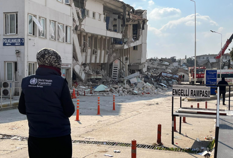 В результате нового землетрясения в Турции погибли шесть человек, 300 ранены