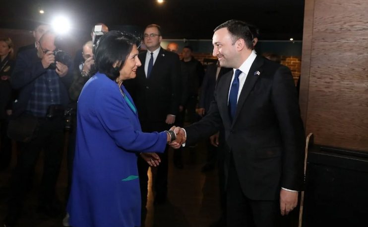 Президент Грузии в рейтинге популярности обогнала премьер-министра – опрос IRI
