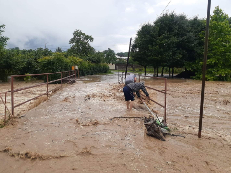 Дожди, град, реки вышли из берегов – стихия бушует в нескольких регионах Грузии
