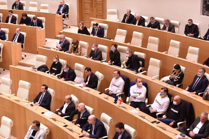Парламент Грузии преодолел вето президента на новый порядок комплектации ЦИК