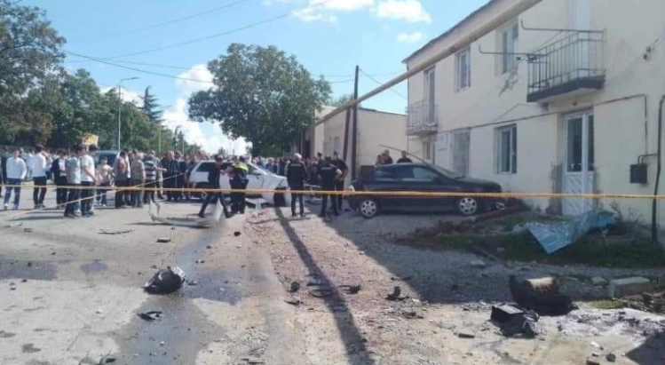 Машина со школьником за рулем попала в аварию в Сагареджо – погибла женщина, дети в больнице
