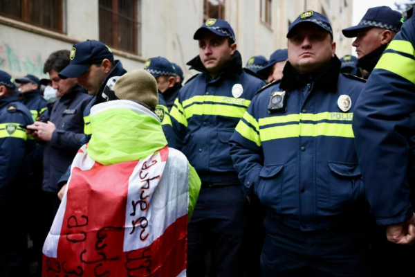 Фотоистория| Перед началом первой сессии Парламента 11-го созыва ночью прошла акция протеста