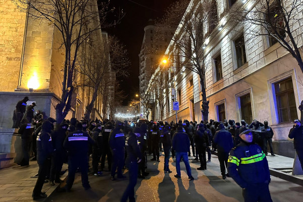 Фотоистория| Перед началом первой сессии Парламента 11-го созыва ночью прошла акция протеста