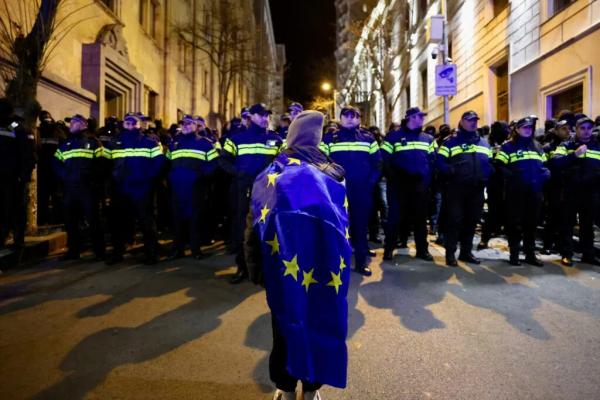 Фотоистория| Перед началом первой сессии Парламента 11-го созыва ночью прошла акция протеста