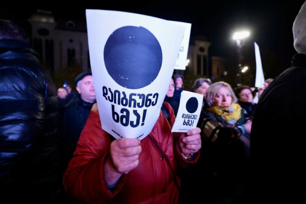 В Тбилиси проходит митинг «Верни свой голос», оппозиция разбила палатки возле ТГУ