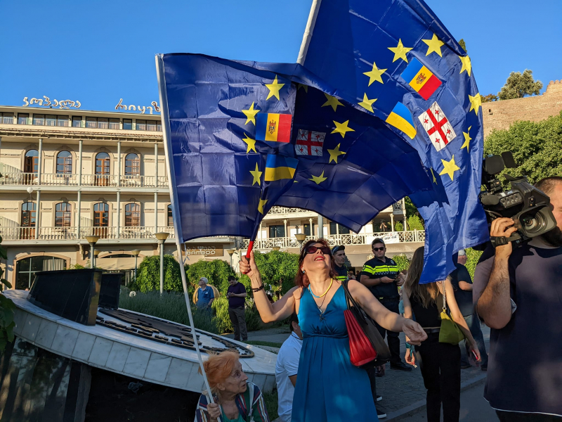 Евросоюз, НАТО и действия “Грузинской мечты” – во что верят жители Грузии. Данные нового опроса