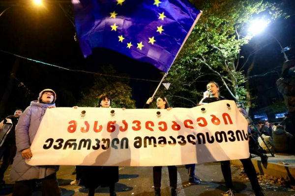 В Тбилиси проходит митинг «Верни свой голос», оппозиция разбила палатки возле ТГУ