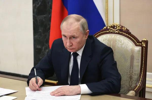 Путин упростил процедуру получения гражданства РФ для жителей оккупированных Абхазии и Цхинвальского региона