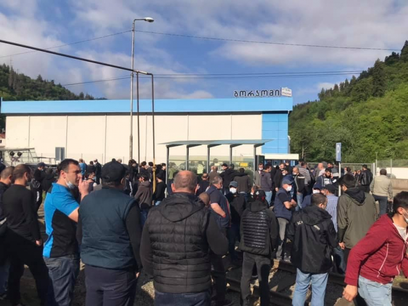 Работники заводов по розливу «Боржоми» вышли на акцию протеста