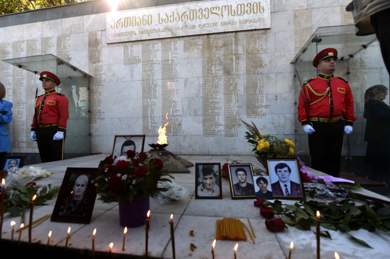 В годовщину падения Сухуми в Тбилиси открыли бюст Жиули Шартава