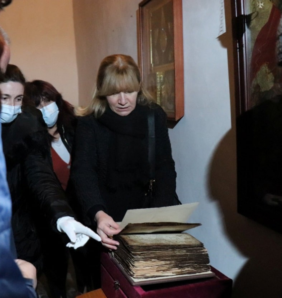 В Тбилиси завершилась реставрация Евангелия XII века, реликвию вернули в Сванетию