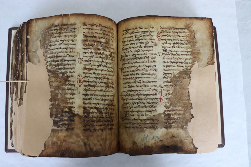 В Тбилиси завершилась реставрация Евангелия XII века, реликвию вернули в Сванетию
