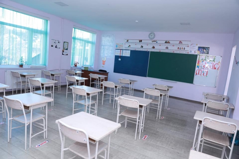 В Западной Грузии школьного учителя задержали по подозрению в домогательствах к старшекласснице